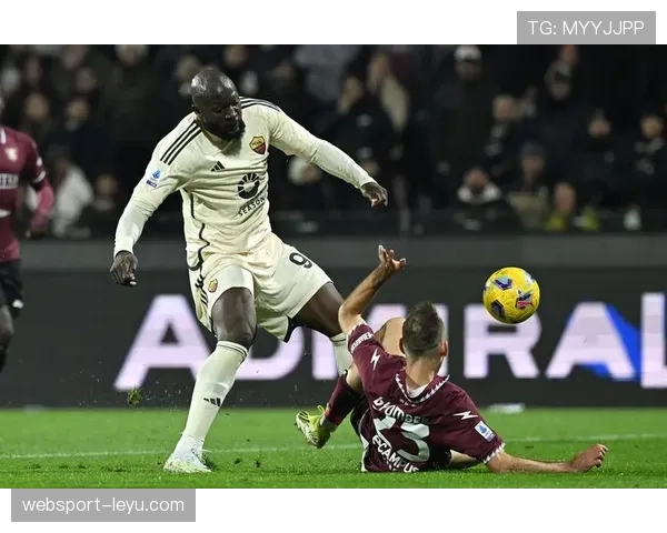 卢卡库凭借创新射门技艺，成为球队锋线攻击新核心