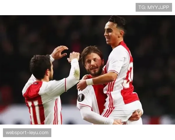 阿贾克斯新赛季进攻提速，状态回暖引关注