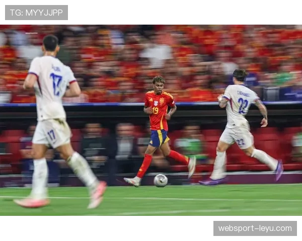 足球新星强势崛起，连夺多项荣誉引瞩目