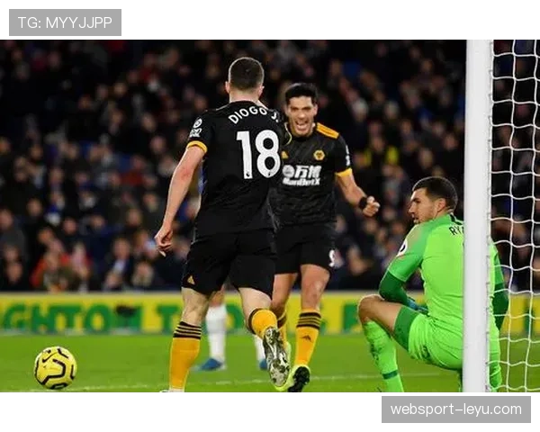 达伦·莫克战术革新显成效，英超征程焕发新生机