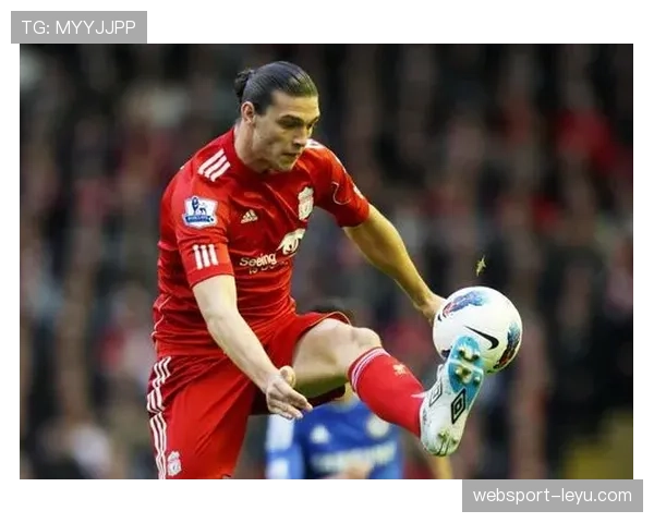 贾斯汀·克利福德在英超赛季中状态回暖，助力球队争夺冠军荣耀