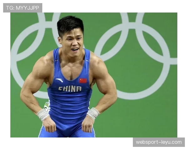 吕小军摆个桌面，我的存款都赶不上他一个杯子的价格